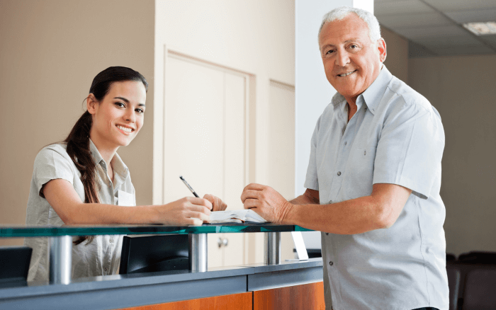 Recepcionista clínica odontológica dentista